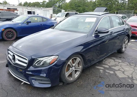 2017 Mercedes-Benz E 300 4Matic z USA, uszkodzony, nr VIN WDDZF4KB6HA114771